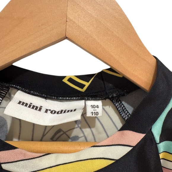 MINI RODINI - black short sleeve rash guard swim top - 104/110 (3-5 years) - Picture 2 of 2